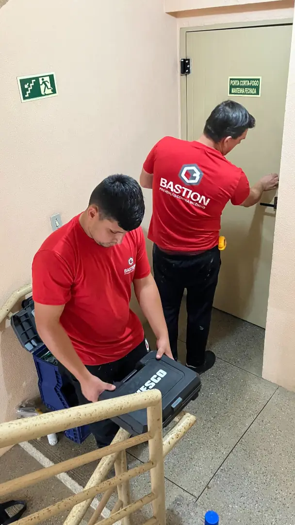 instalar porta corta-fogo